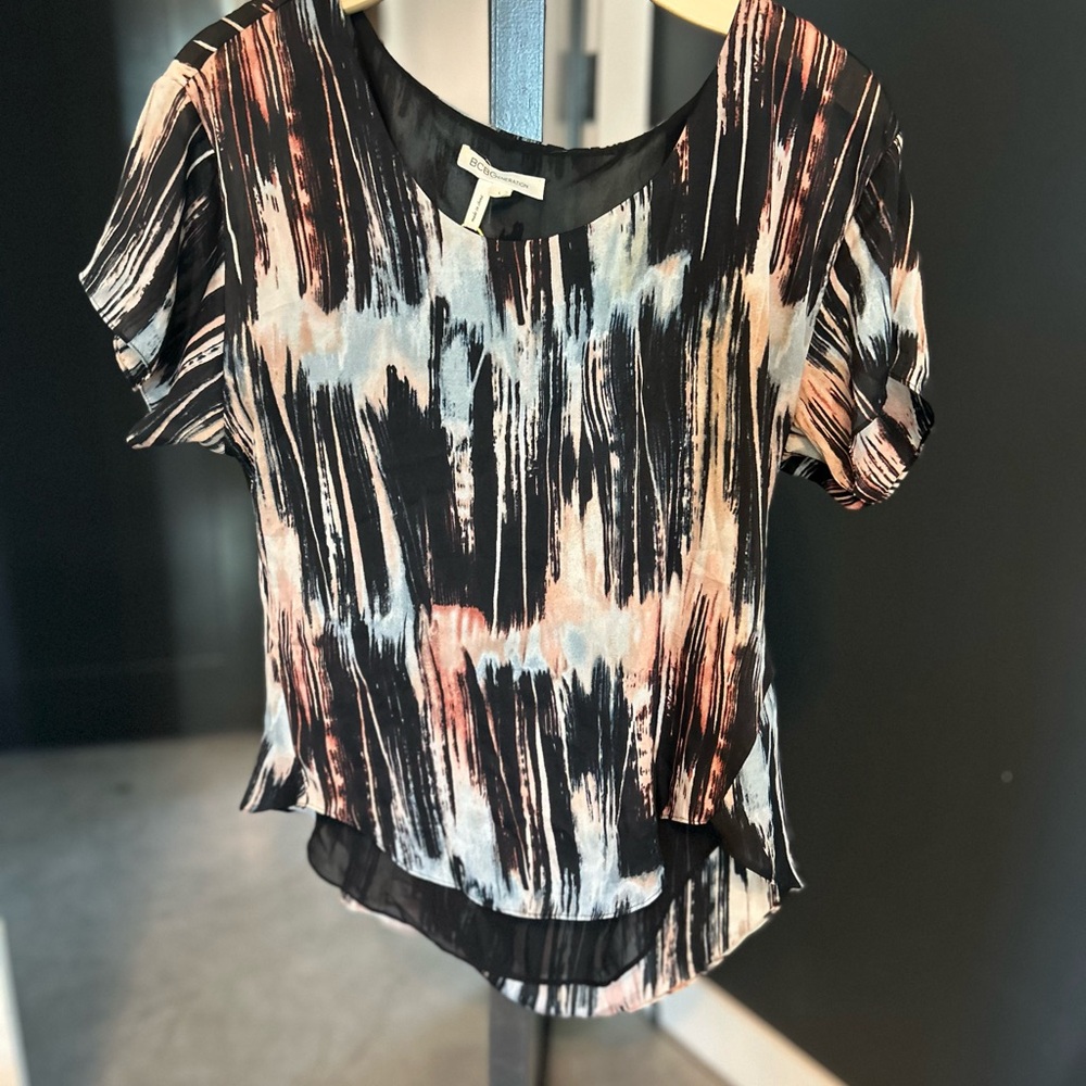 BCBGeneration Black Abstract Brushstroke Short Sleeve Blouse